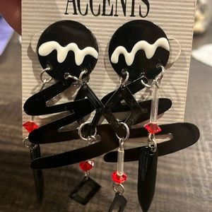 3/$20 80’s dangle earrings